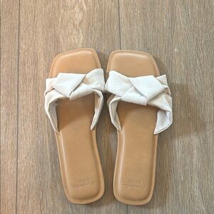 Abercrombie & Fitch Women's Cream Sandals